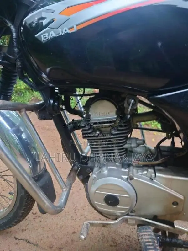 Bajaj Boxer 2004 Motorbike (Used)