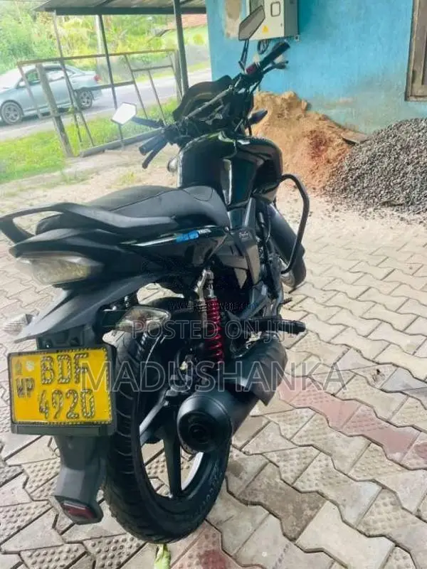 Hero Hunk 2016 Motorbike (Used)