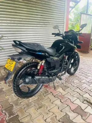 Hero Hunk 2016 Motorbike (Used)
