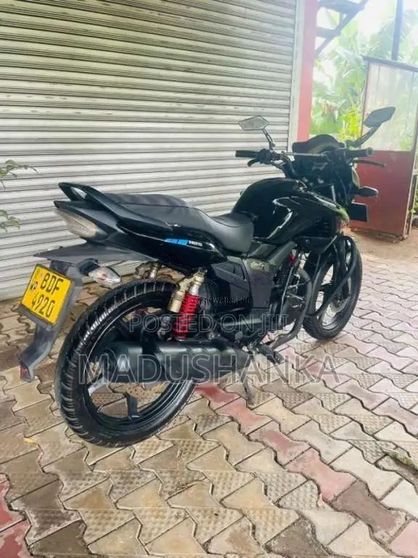 Hero Hunk 2016 Motorbike (Used)