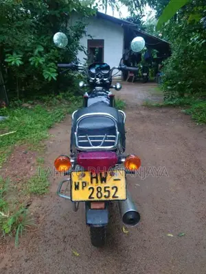 Bajaj Boxer 2004 Motorbike (Used)