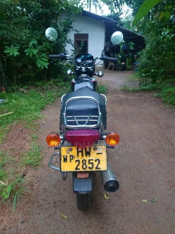 Bajaj Boxer 2004 Motorbike (Used)