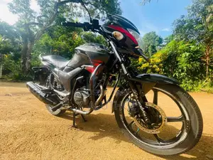 Hero Hunk 2016 Motorbike (Used)
