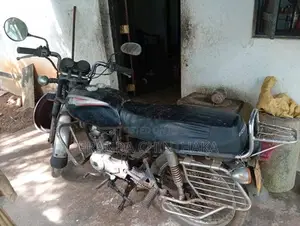 Bajaj Boxer 1998 Motorbike (Used)