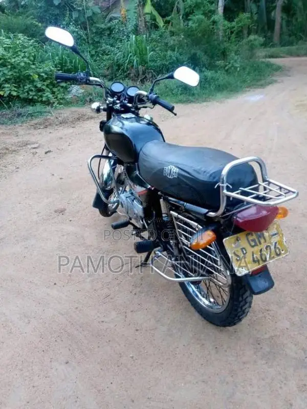 Bajaj Boxer 2005 Motorbike (Used)