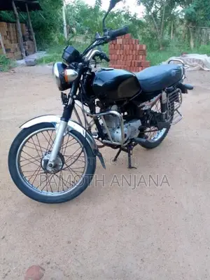 Bajaj Boxer 2005 Motorbike (Used)