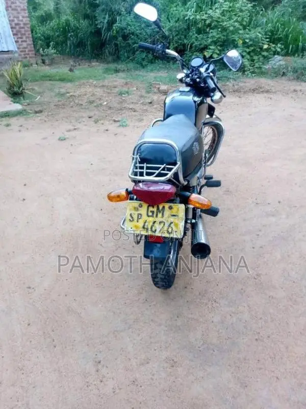 Bajaj Boxer 2005 Motorbike (Used)