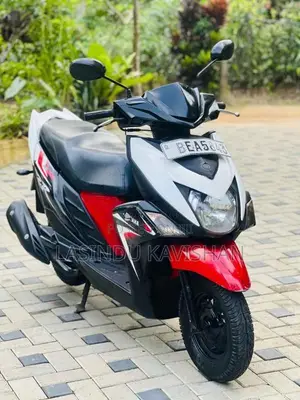 Yamaha ZR 2016 Motorbike (Used)