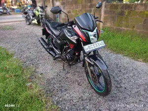 Hero Hunk 2015 Motorbike (Used)