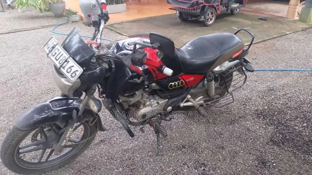 Bajaj V15 2018 Motorbike (Used)