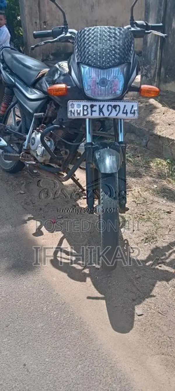 Bajaj 100 Es 2018 Motorbike (Used)
