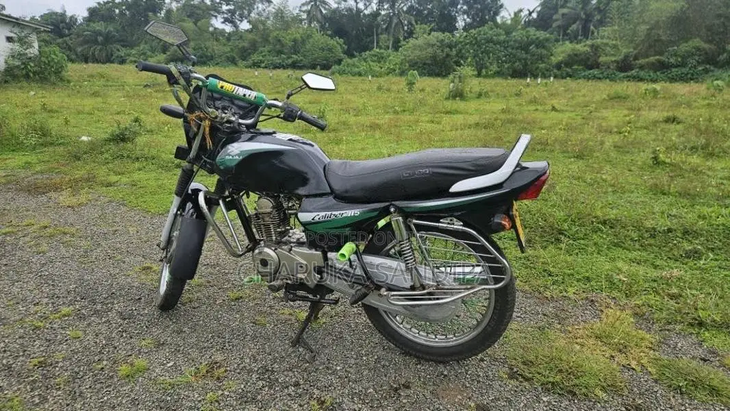Bajaj Caliber 2004 Motorbike (Used)