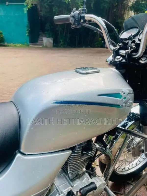 Bajaj Boxer 2024 Motorbike (Used)