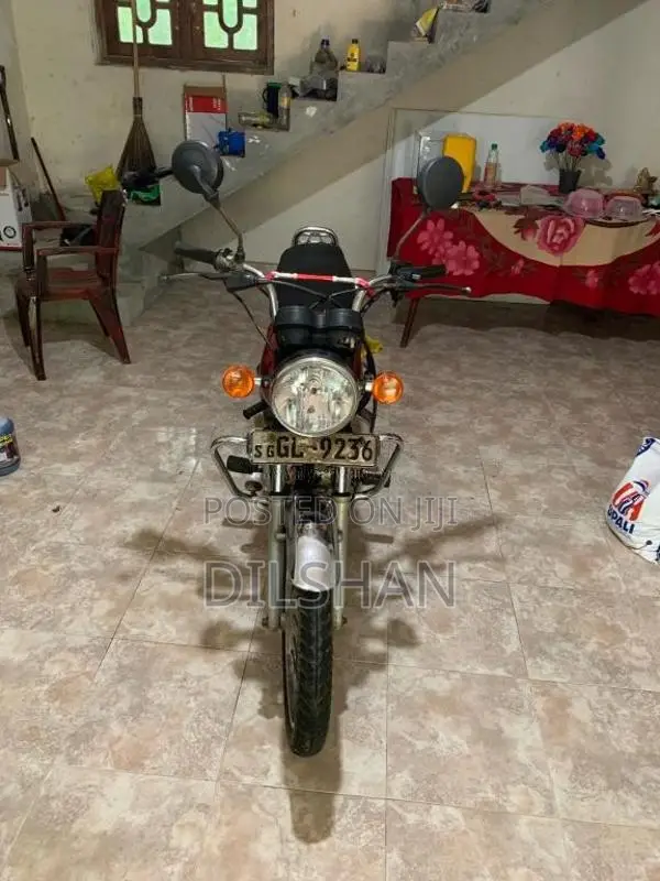 Bajaj Boxer 2002 Motorbike (Used)