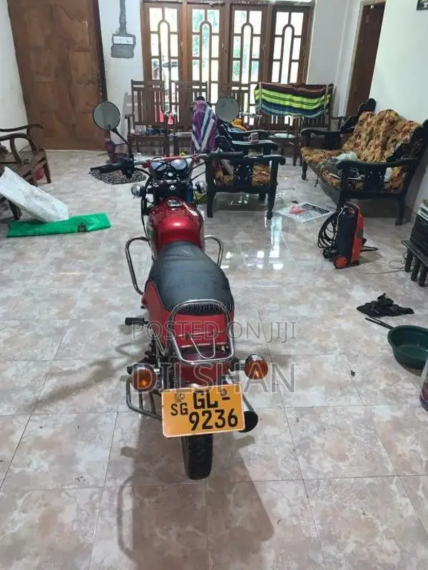 Bajaj Boxer 2002 Motorbike (Used)