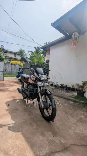 Hero HF-Deluxe 2017 Motorbike (Used)