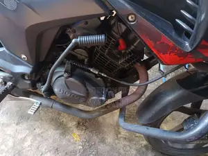 Hero Hunk 2016 Motorbike (Used)