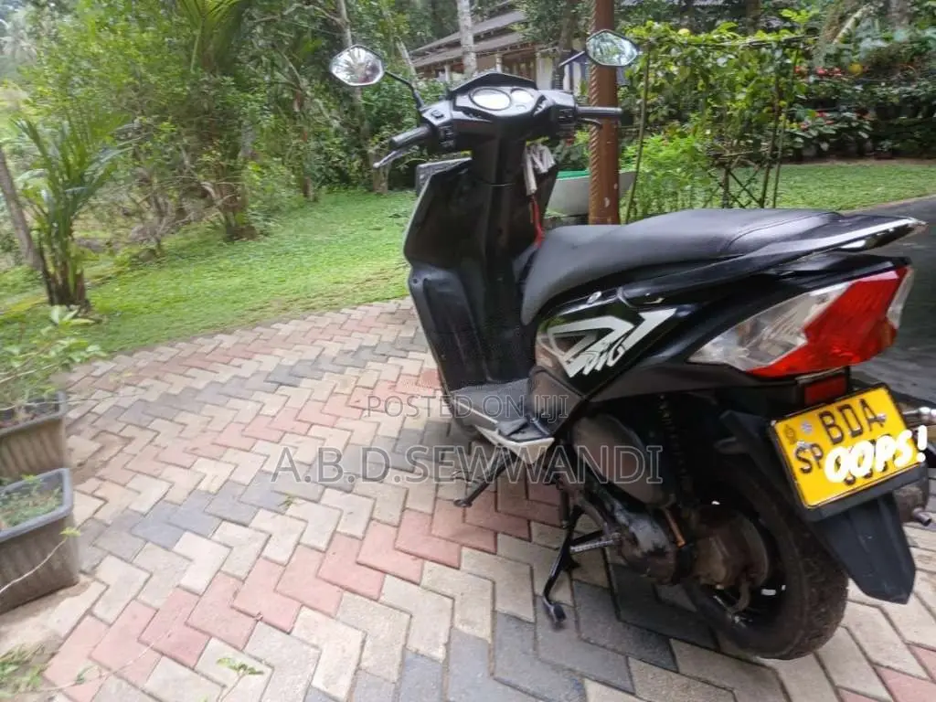 Honda Dio 2015 Motorbike (Used)