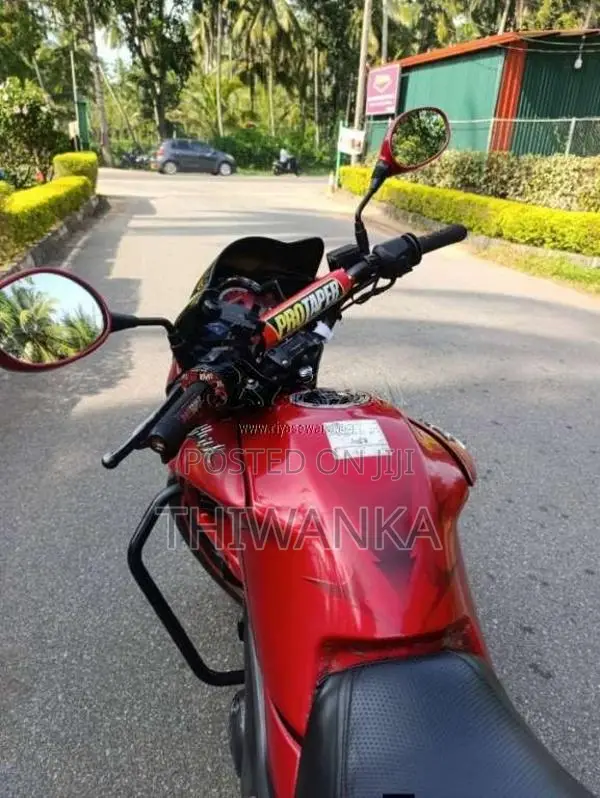 Hero Hunk 2016 Motorbike (Used)
