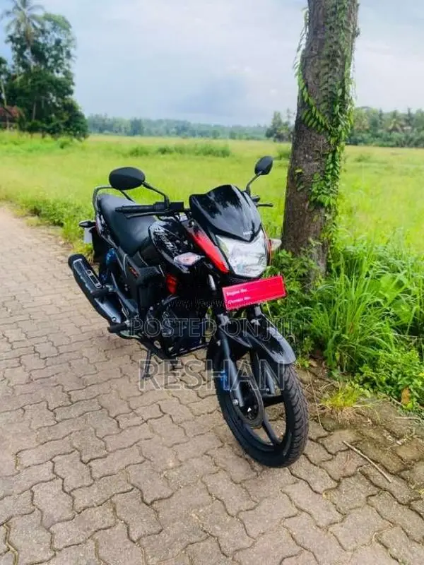 Hero Hunk 2015 Motorbike (Used)