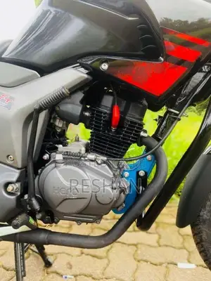 Hero Hunk 2015 Motorbike (Used)