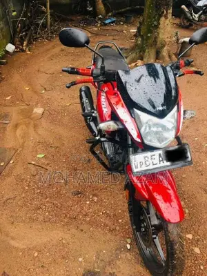 Hero Hunk 2016 Motorbike (Used)