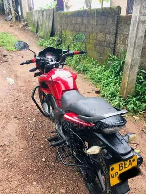 Hero Hunk 2016 Motorbike (Used)