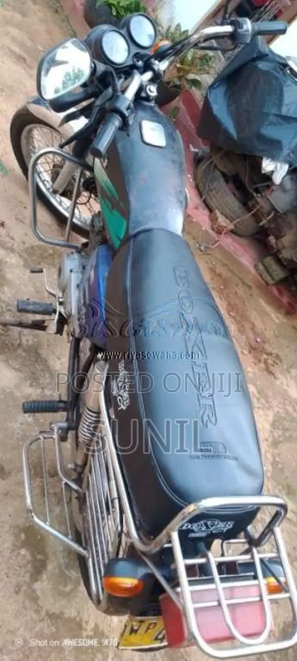 Bajaj Boxer 2003 Motorbike (Used)