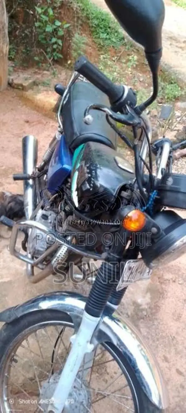 Bajaj Boxer 2003 Motorbike (Used)