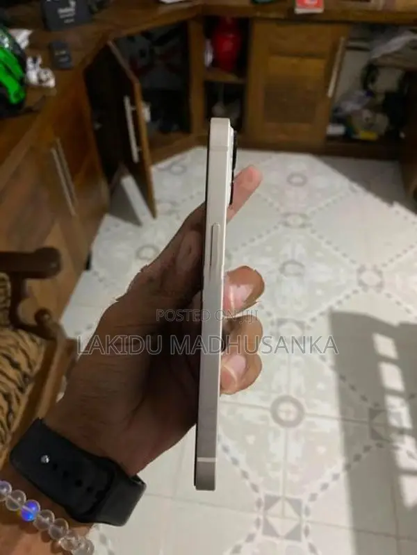 Apple iPhone 13 (Used)