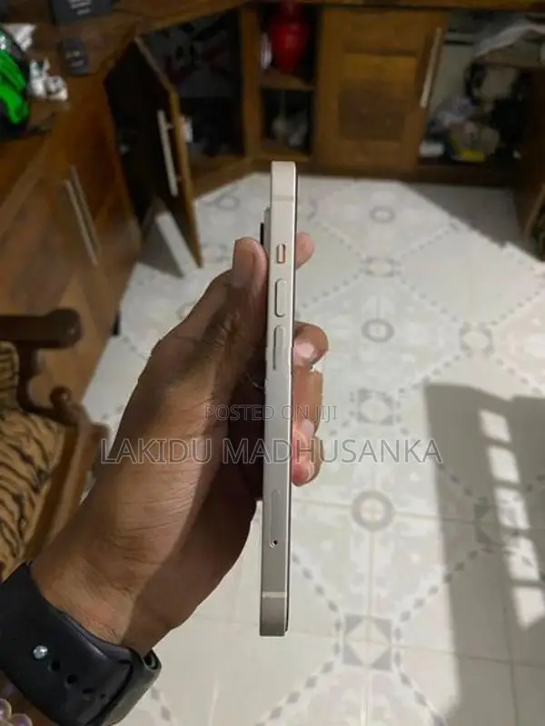 Apple iPhone 13 (Used)