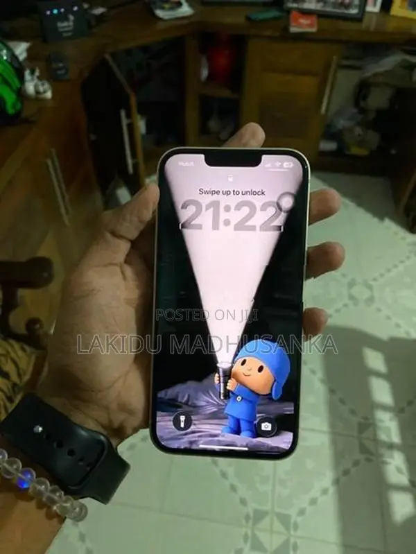 Apple iPhone 13 (Used)