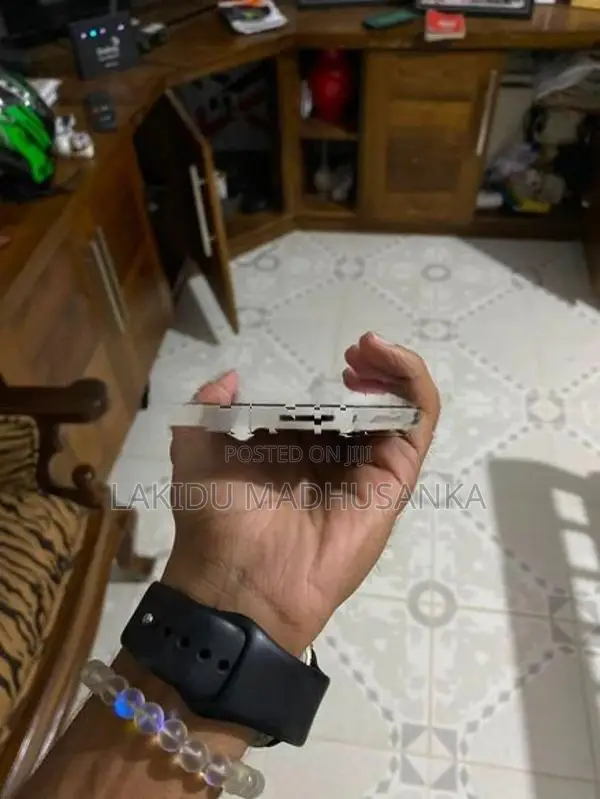 Apple iPhone 13 (Used)