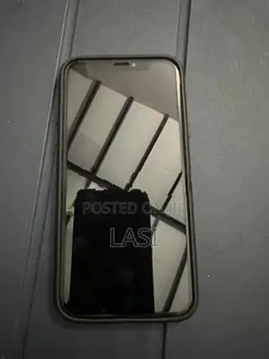 Apple iPhone XS (Used)