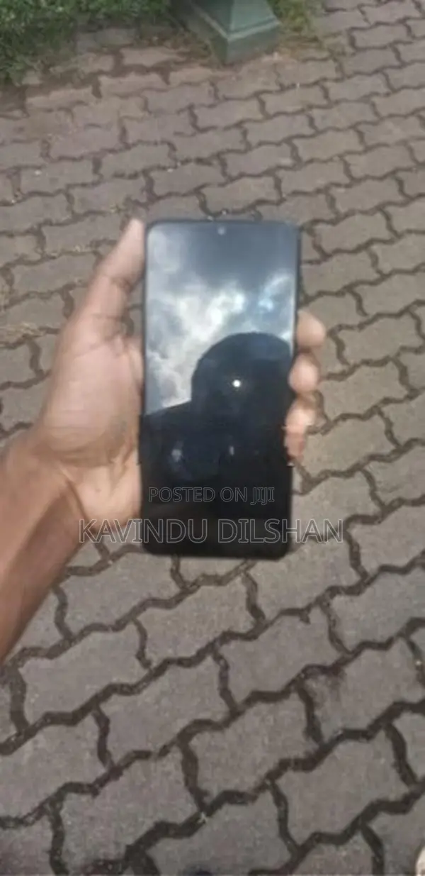 Vivo V20 (Used)