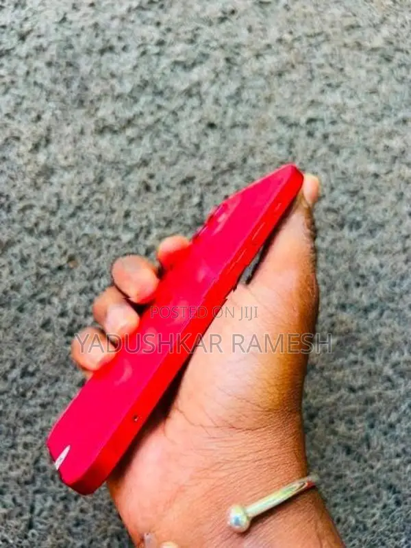 Apple iPhone 12 Red (Used)
