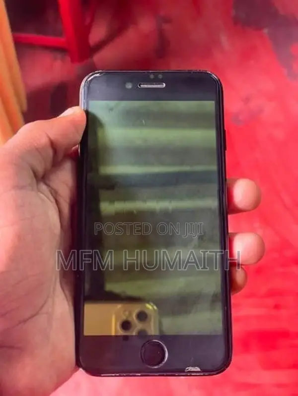 Apple iPhone 7 (32GB) (Used)