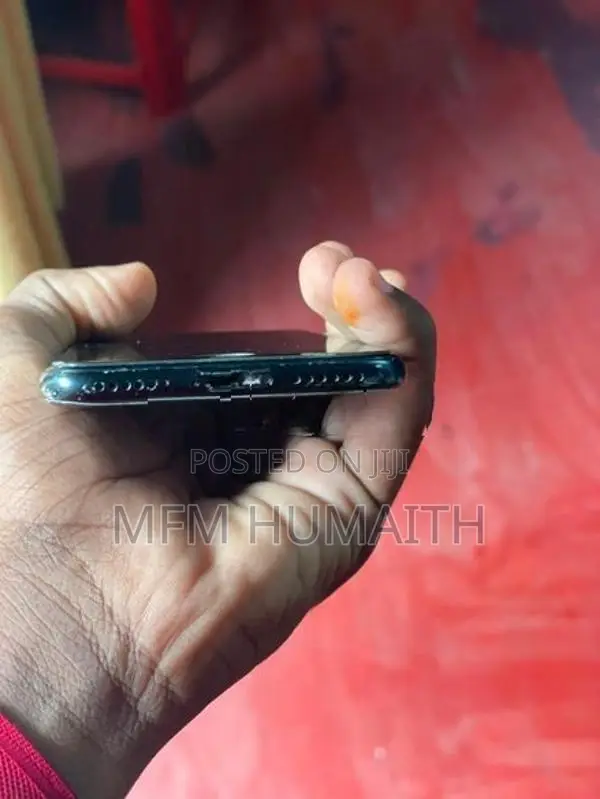 Apple iPhone 7 (32GB) (Used)