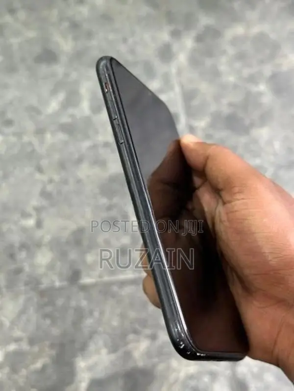Apple iPhone XR 128GB (Used)