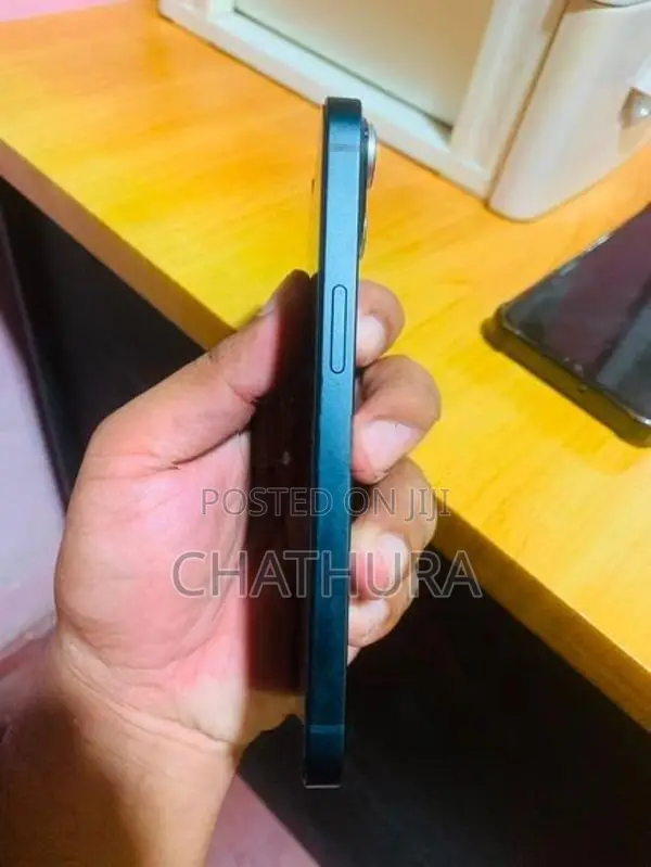 Apple iPhone 13 (Used)