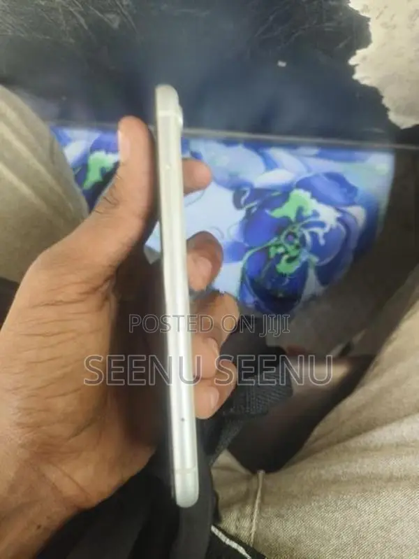 Apple iPhone XR (Used)