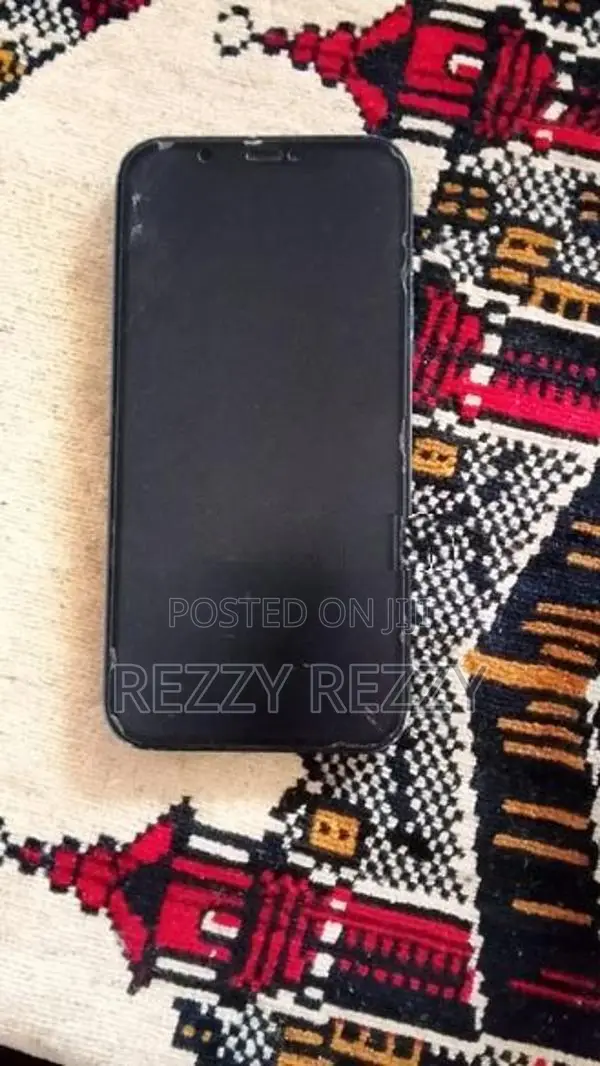 Apple iPhone 12 (Used)