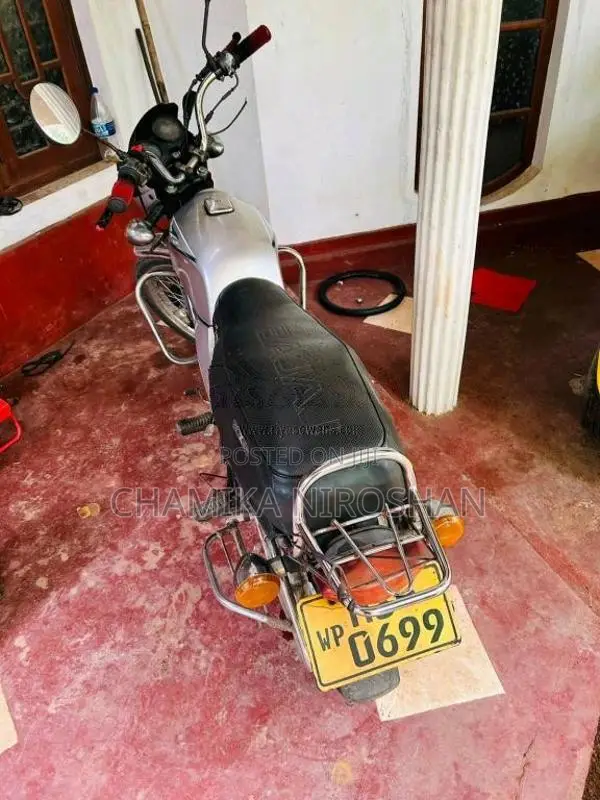 Bajaj Boxer 2003 Motorbike (Used)