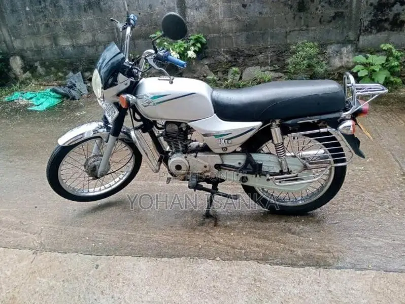 Bajaj Boxer 2017 Motorbike (Used)