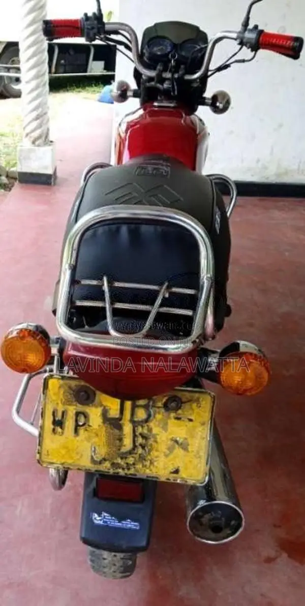 Bajaj Boxer 2004 motorcycle (Used)