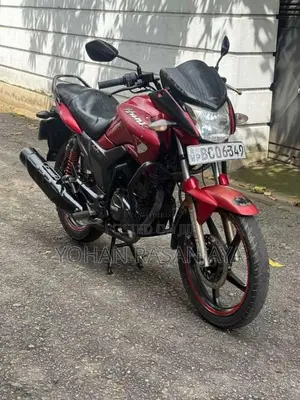 Hero Hunk 2015 Motorbike (Used)