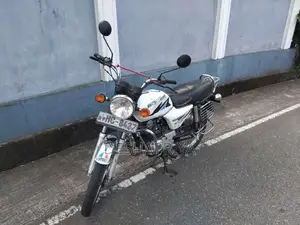 Bajaj Boxer 2004 Motorbike (Used)