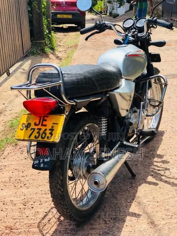 Bajaj Boxer 2004 Motorbike (Used)