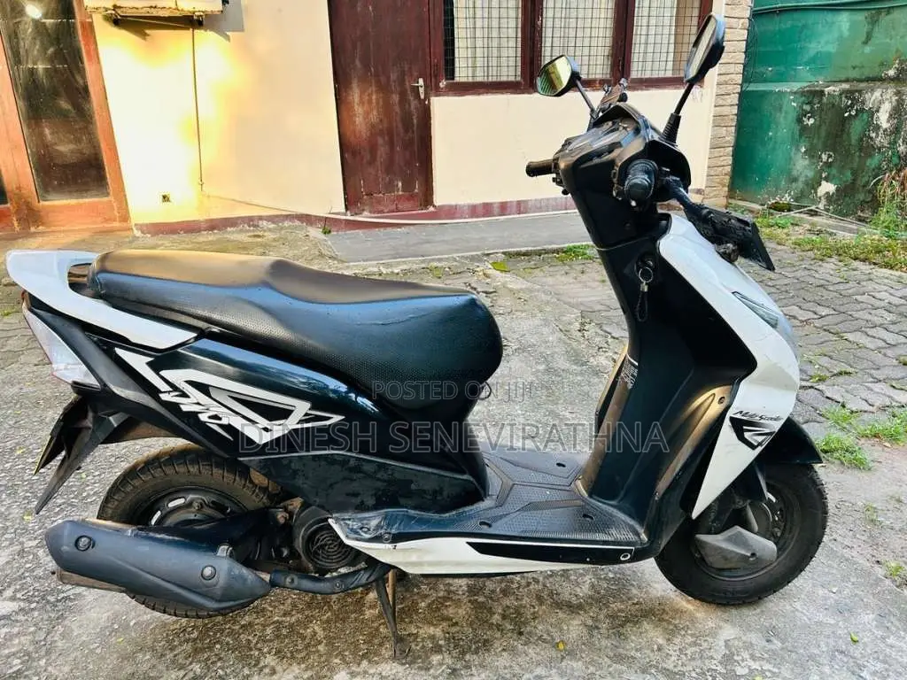 Honda Dio 2015 Motorbike (Used)