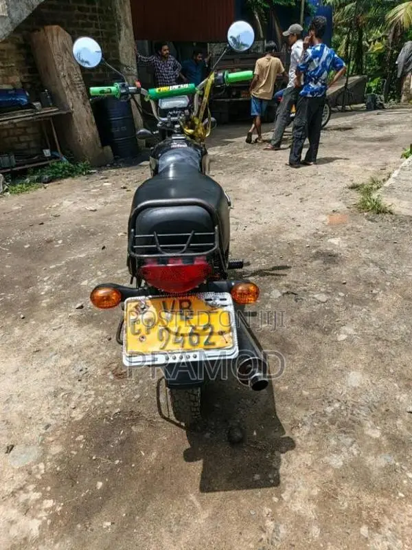 Bajaj Boxer 2008 Motorbike (Used)